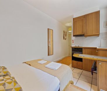BILLS INCLUDED - Studio apartment with private patio garden to rent... - Photo 1