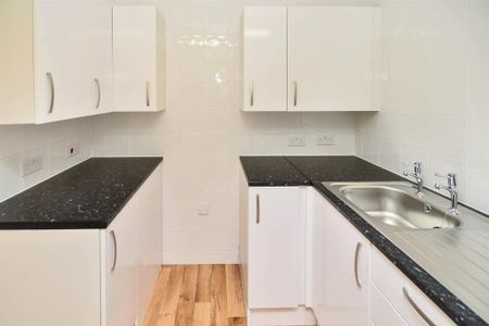 1 bedroom retirement property to rent - Photo 3