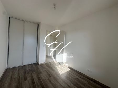 VOIRON – APPARTEMENT T3 TERRASSE + GARAGE ET PARKING - Photo 3