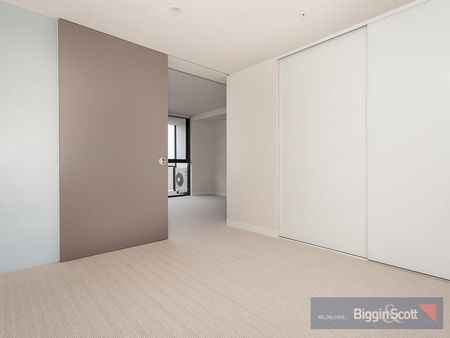 INVITING ONE BEDROOM APARTMENT - Photo 4