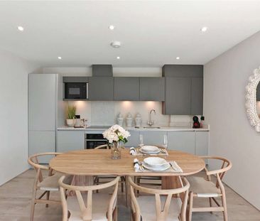 A stylish and contemporary new build apartment, a stroll from the H... - Photo 5