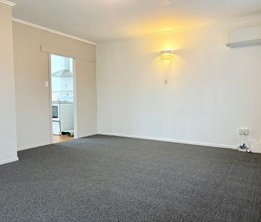 Newly Renovated 2 bedroom end unit - Photo 6
