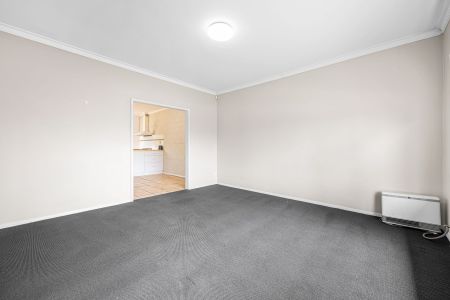 Neat Family Home - Photo 2