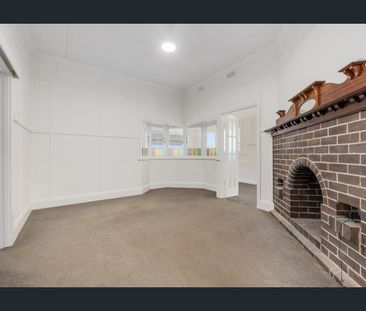 Charming home with Work-From-Home Convenience - Photo 1