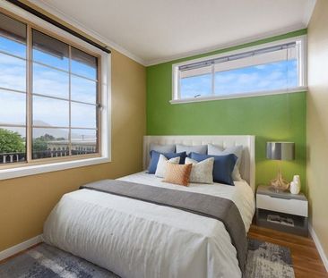 Easy-Care, Updated Claremont Home - Photo 5