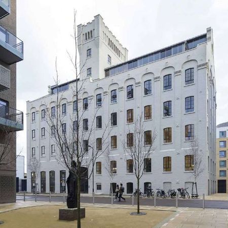 Impressive one bedroom apartment on the fourth floor of this historic popular development. - Photo 3