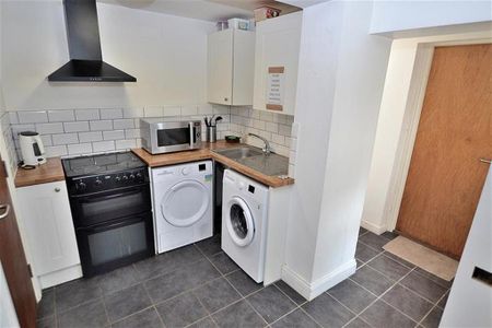 1 bedroom block of apartments to rent - Photo 4
