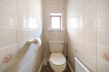 3 bed semi-detached house to rent in The Heights, Northolt, UB5 - Photo 4