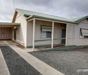 Central three bedroom unit - Photo 1