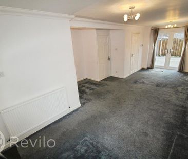 3 bedroom end of terrace house to rent - Photo 2