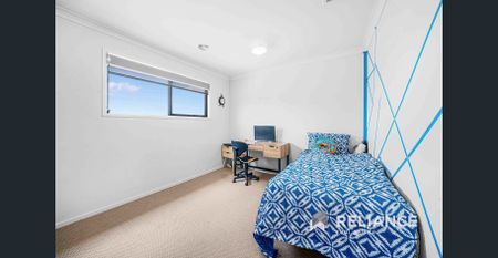 Large Family Home in Prime Point Cook Location - Photo 2