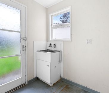 Sunny 4 Bedroom Home – Available Mid March - Photo 6