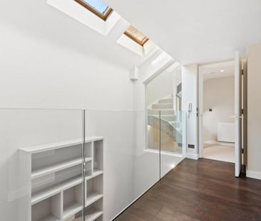 3 bedroom mews to rent - Photo 6