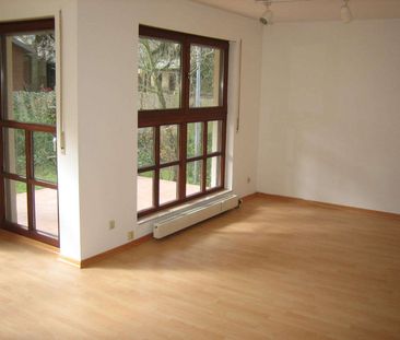 *PFIFFIGE PARTERRE-WOHNUNG MIT LAMINAT UND TERRASSE* - Photo 1