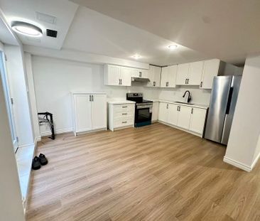 For Lease - 12 Goldsmith Crescent, Newmarket, Ontario - Photo 5