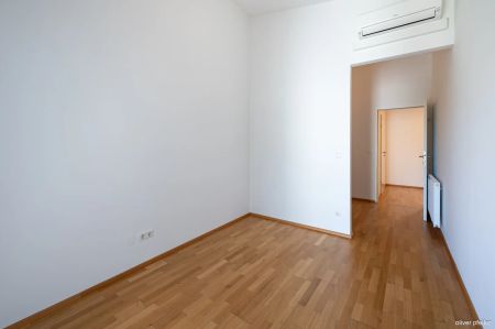 WOHLFÜHLWOHNUNG 3-ZIMMER DACHGESCHOSSWOHNUNG MIT KLIMAANLAGE und kleiner Terrasse - Photo 2