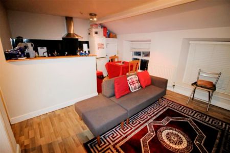 1 Bed 1 Bath - Photo 2