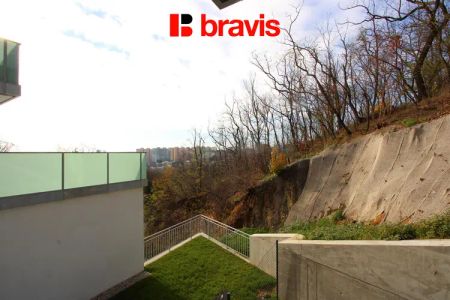 Pronájem bytu 2+kk, ulice Myslínova, Brno - Královo Pole, Vila „Pod Zaječí horou“, terasa se zahrádkou, 2 parkovací stání, sklep - Fotografie 4