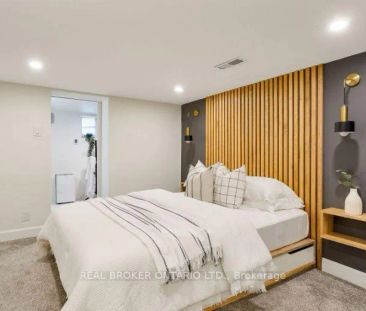 211 MARKHAM STREET - Photo 2