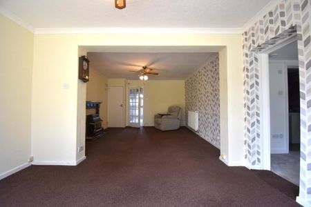 3 bedroom semi-detached house to rent - Photo 5