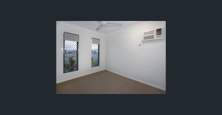 Fully air conditioned 4 Large Bedroom IN MOUNT LOUISA - Photo 2
