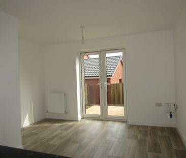 2 bed House - To Let - Photo 2