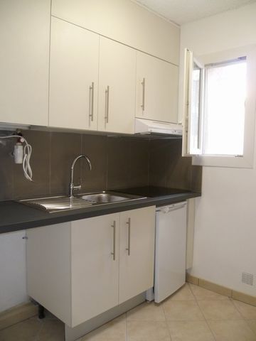 Location Appartement 1 pièce 25m² HYERES 83400 - Photo 3