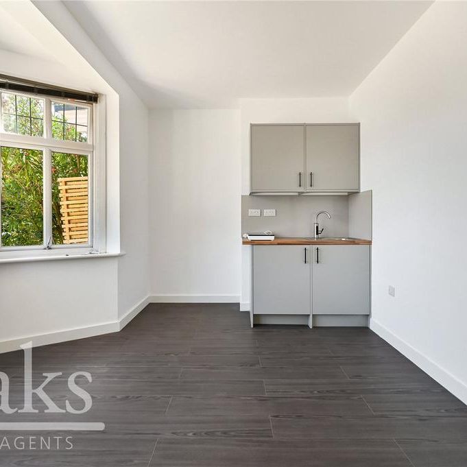 Studio to rent - Photo 1