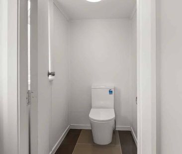 Spacious Newly Renovated 3-Bedroom Family Home in Ashburton - Photo 3