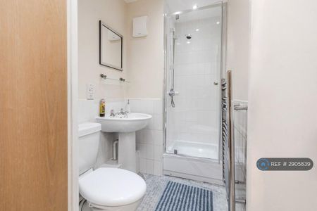 2 bedroom flat to rent - Photo 4