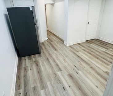 For Lease - 33 Mansewood Gardens, Toronto, Ontario - Photo 4