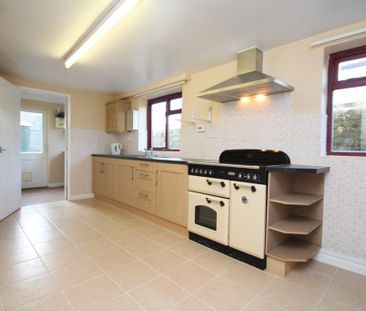 3 bedroom terraced house to rent - Photo 6