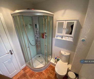 1 bedroom in a house share to rent - Photo 6