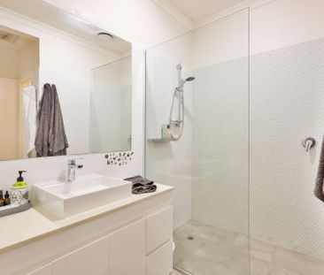 10 Mooltan Street, Travancore - Photo 3