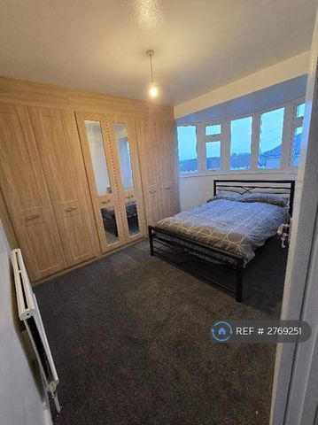 1 bedroom in a house share to rent - Photo 3