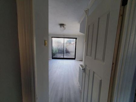 2 bedroom end of terrace house to rent - Photo 2