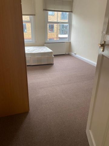 5 bedroom flat to rent - Photo 4