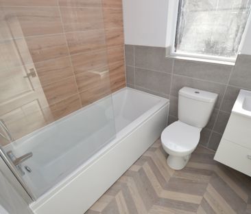 2 Bedroom FIrst Floor Flat - Photo 2