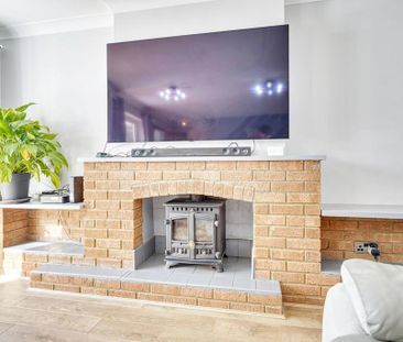 4 bedroom detached house to rent - Photo 2