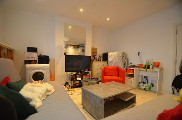 5 bedroom Semi-detached house to rent - Photo 1