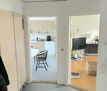 Rummelig 3-værelses lejlighed med lys og charme - Foto 2