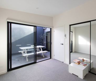 Townhouse in the Heart of Brunswick West - Photo 6