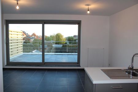 APPARTEMENT OP DE EERSTE VERDIEPING MET TERRAS EN AUTOSTAANPLAATS - Photo 4