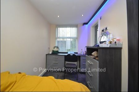 4 Bedroom Flats in Leeds - Photo 2