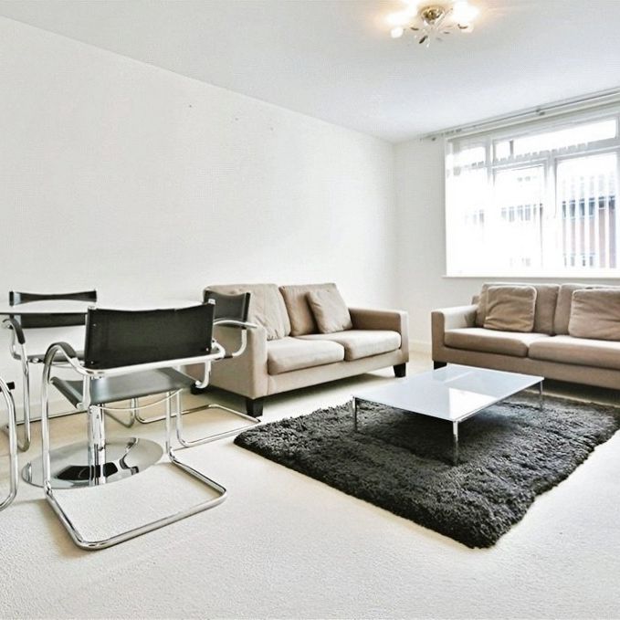 Denham Road, Egham, Surrey, TW20 9DZ - Photo 1