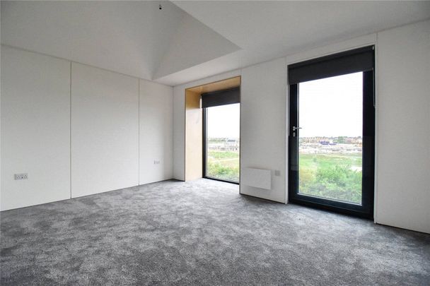 Well presented 3 bedroom semi-detached house situated within the growing community of Northstowe. Driveway parking. Highly efficient electric heating. Unfurnished. - Photo 1