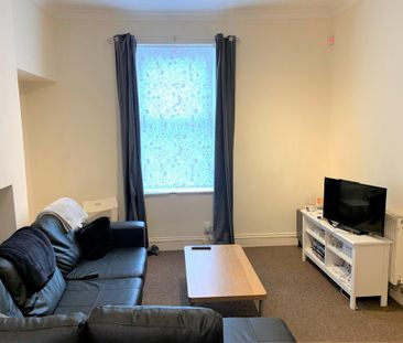 4 bedroom terraced house to rent - Photo 3