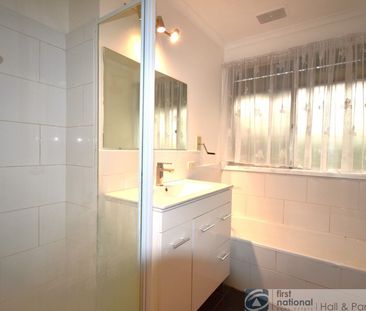 4 Bedroom house in a great location - Photo 6