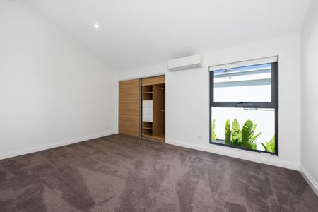 12 Neptune Court, Surfers Paradise QLD 4217 - House For Rent | Domain - Photo 3