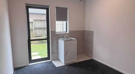 Spacious 3-Bedroom Townhouse for Rent – Available from November - Photo 5